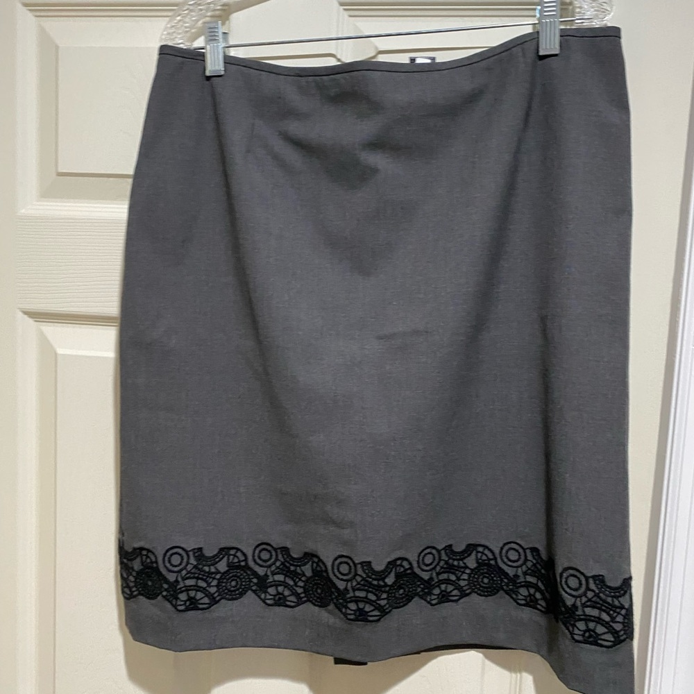 Gently worn 2 piece skirt suit